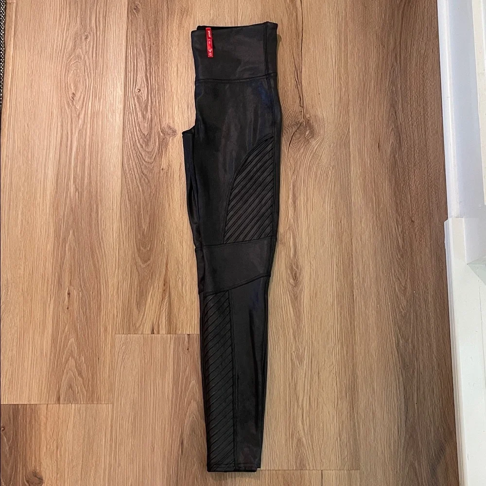 Spanx Bikercore Charcoal Leggings Size M - Picture 5 of 5